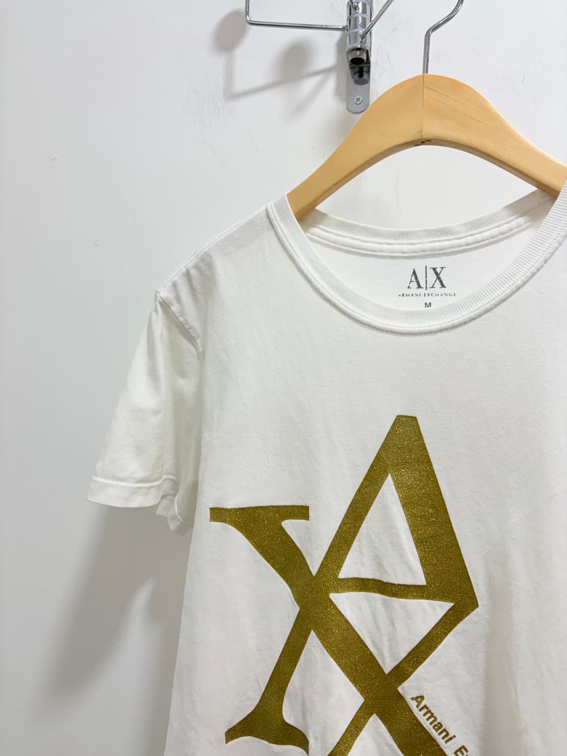 Armani Exchange 골드 프린트 반팔 티셔츠 상품이미지4