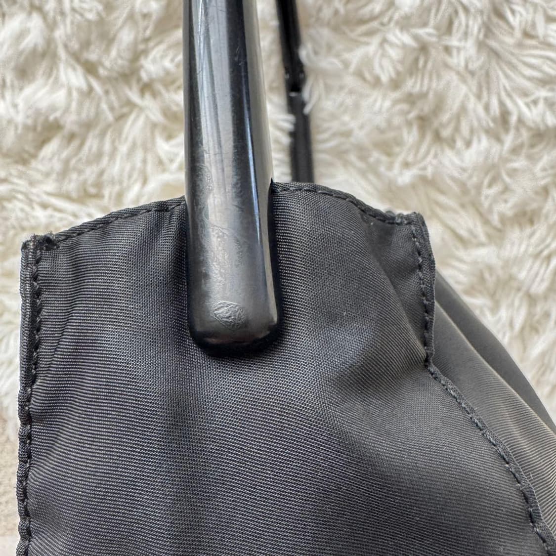 프라다 로고플레이트 나일론 토트백 상품이미지9