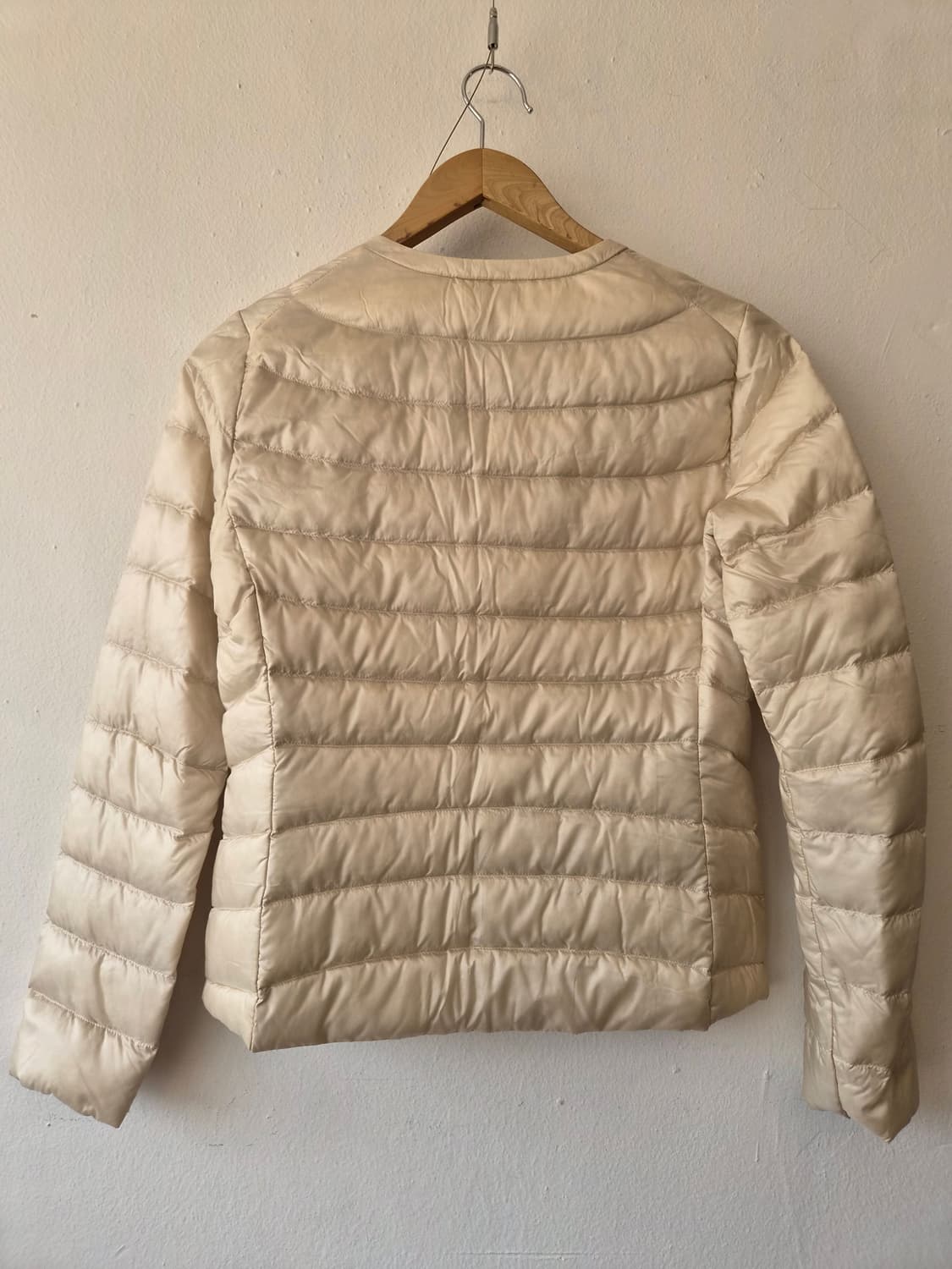 유니클로 여성 라운드경량패딩 M사이즈 상품이미지3