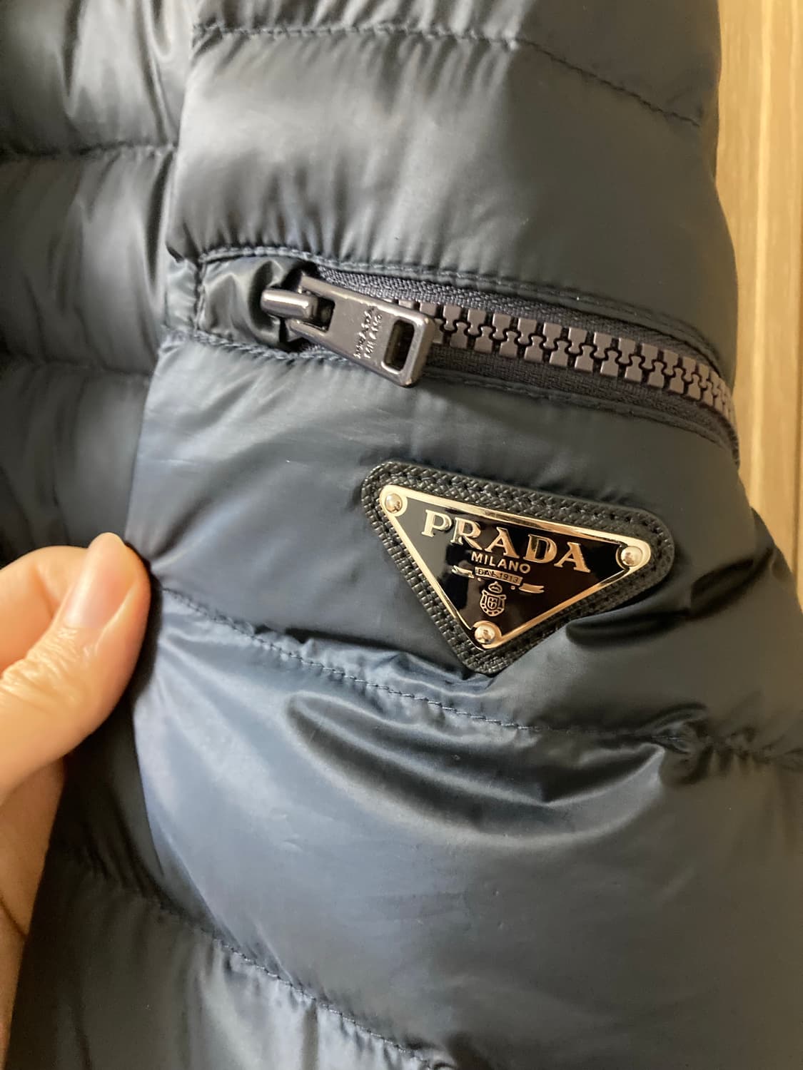프라다 경량패딩 50사이즈 (100-105) 상품이미지2