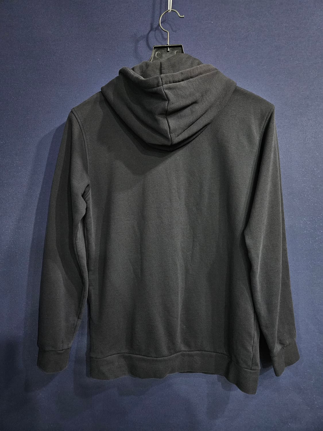 아디다스 프린팅 블랙컬러 남성 100 포켓 후드티  상품이미지2