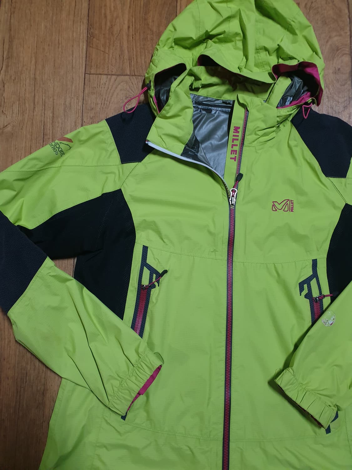 1090 밀레 아웃도어 바람막이 95~100 사이즈입니다 상품이미지4