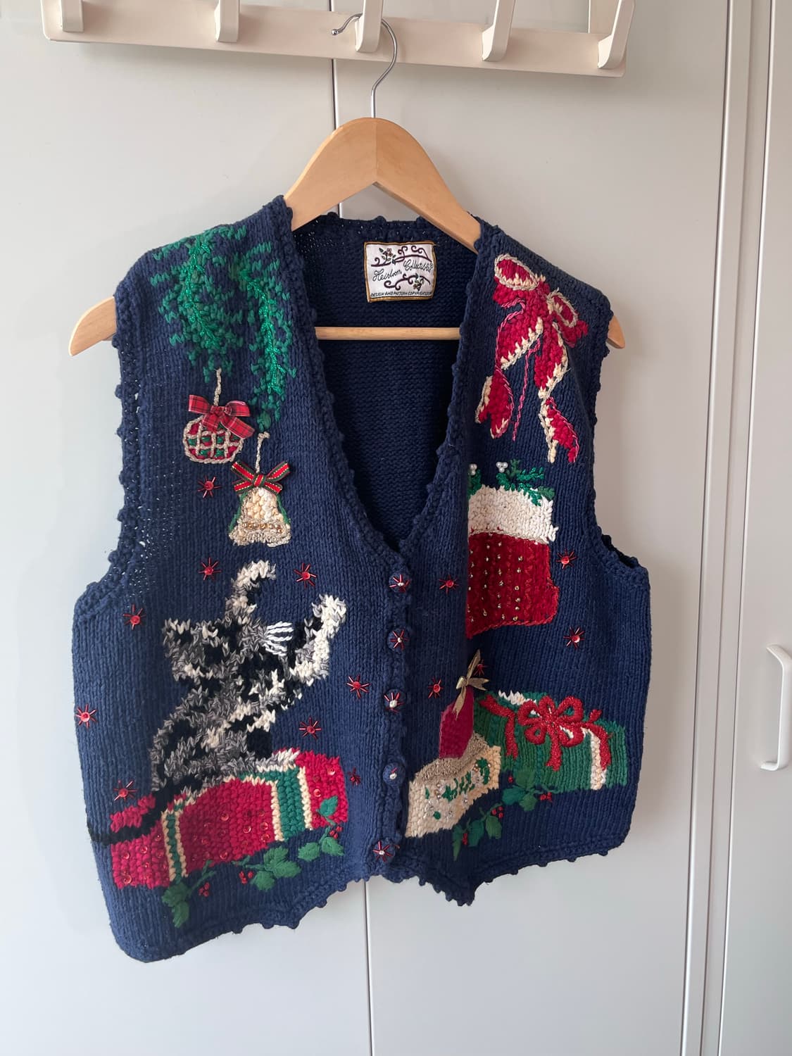 Heirloom collection 크리스마스 고양이 자수 니트 조끼 상품이미지6