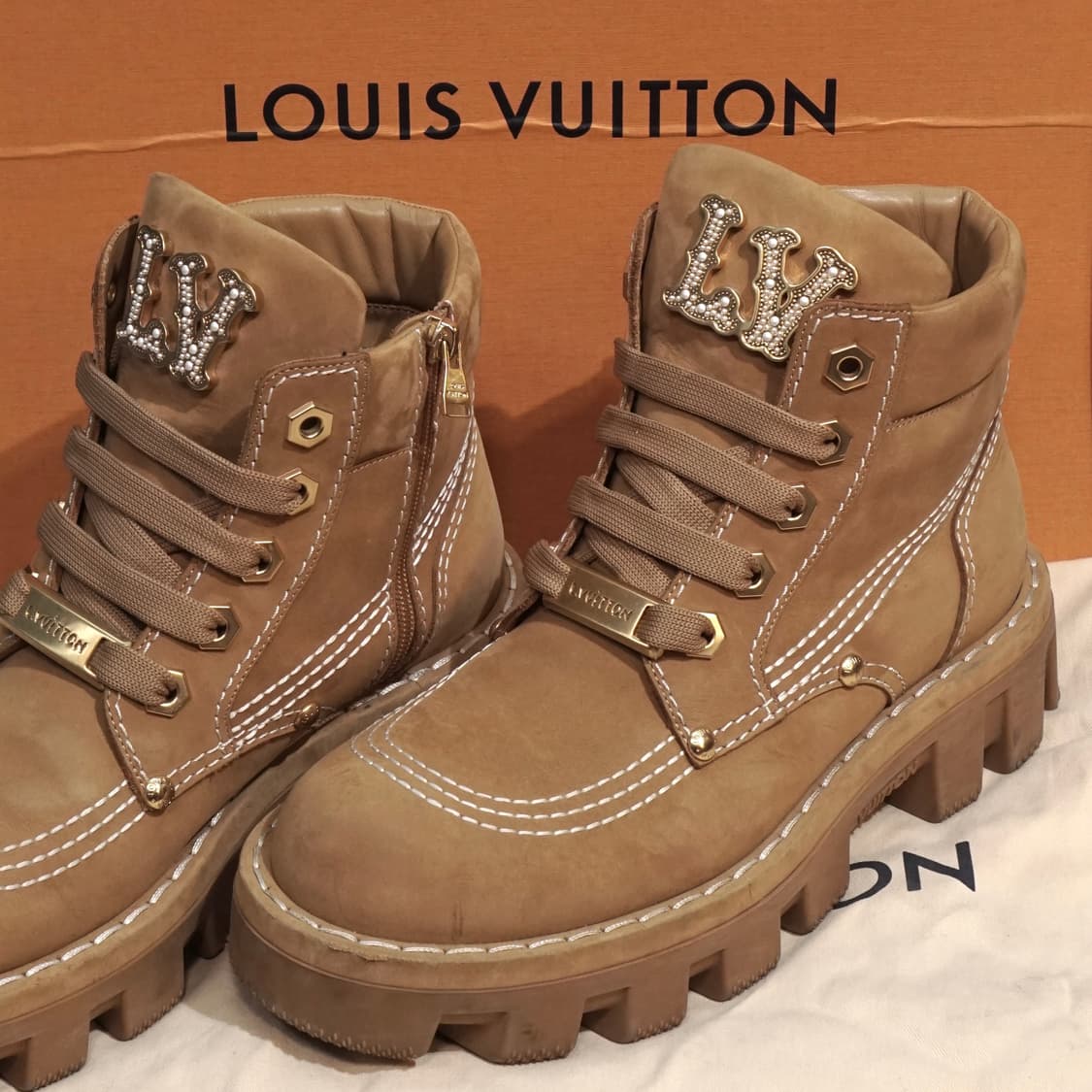 루이비통 퍼렐 런웨이 컬렉션 LV 체커 부츠 상품이미지3