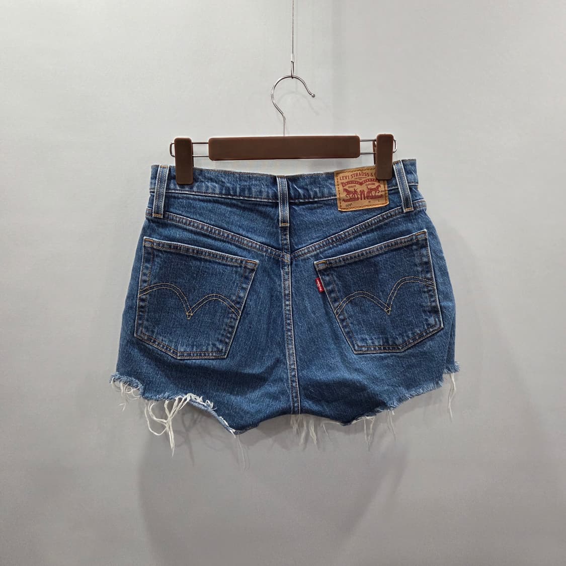 리바이스 501 우먼 핫팬츠 26 상품이미지2