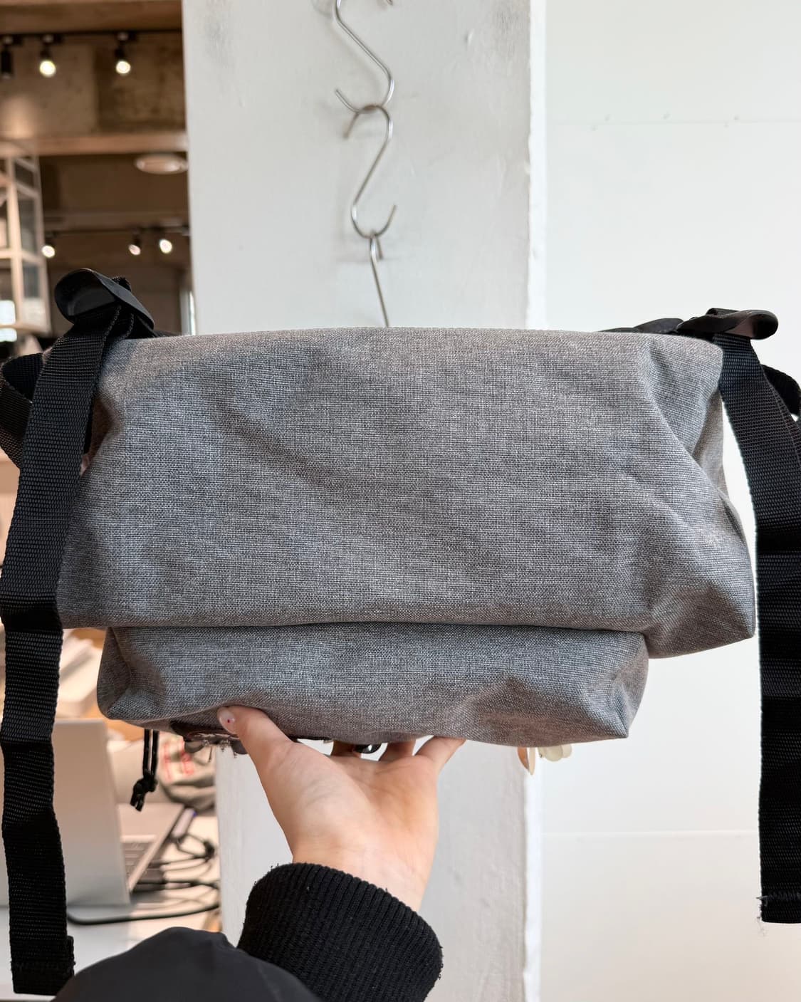 이스트팩 x 체스티 그레이 플라워패치 백팩  상품이미지6