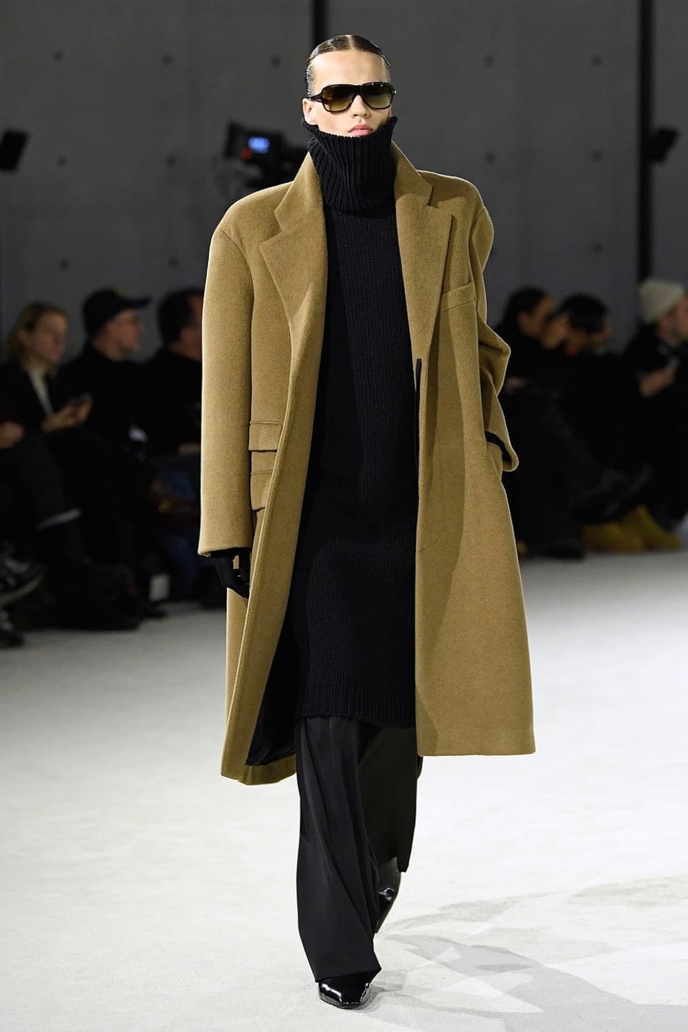 [차은우님 착용] 생로랑 23AW 울 오버사이즈 코트 상품이미지1