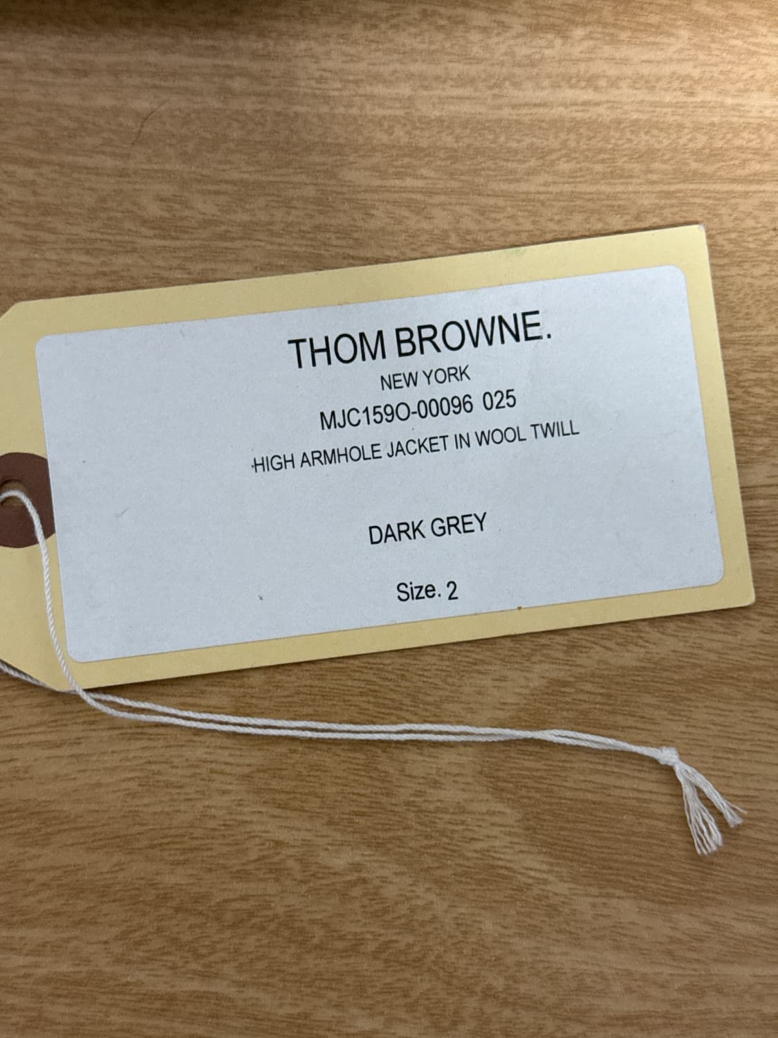 톰브라운 하이암홀 다크그레이 수트 2사이즈 상품이미지9