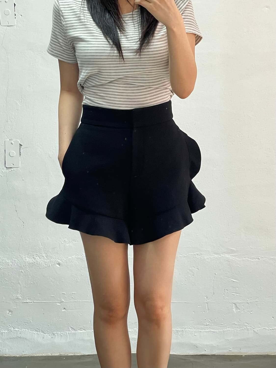 럭키슈에뜨 블랙 프릴 숏팬츠 36 상품이미지1