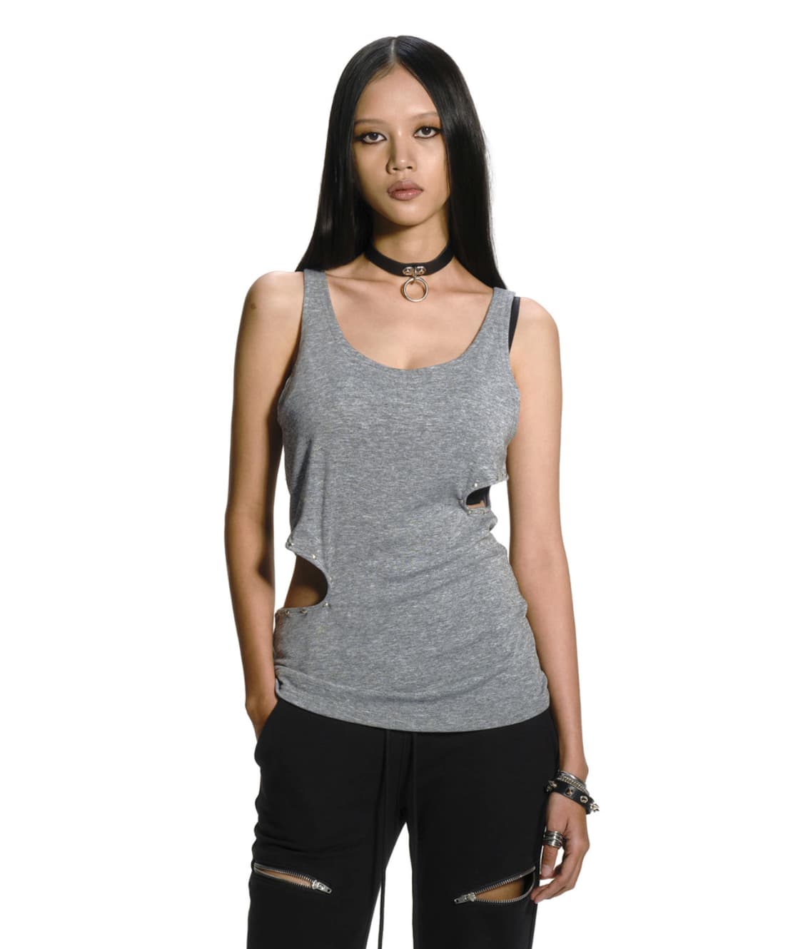 이양 CUT OUT STUD SLEEVELESS TOP 컷아웃 슬리브리스 상품이미지2