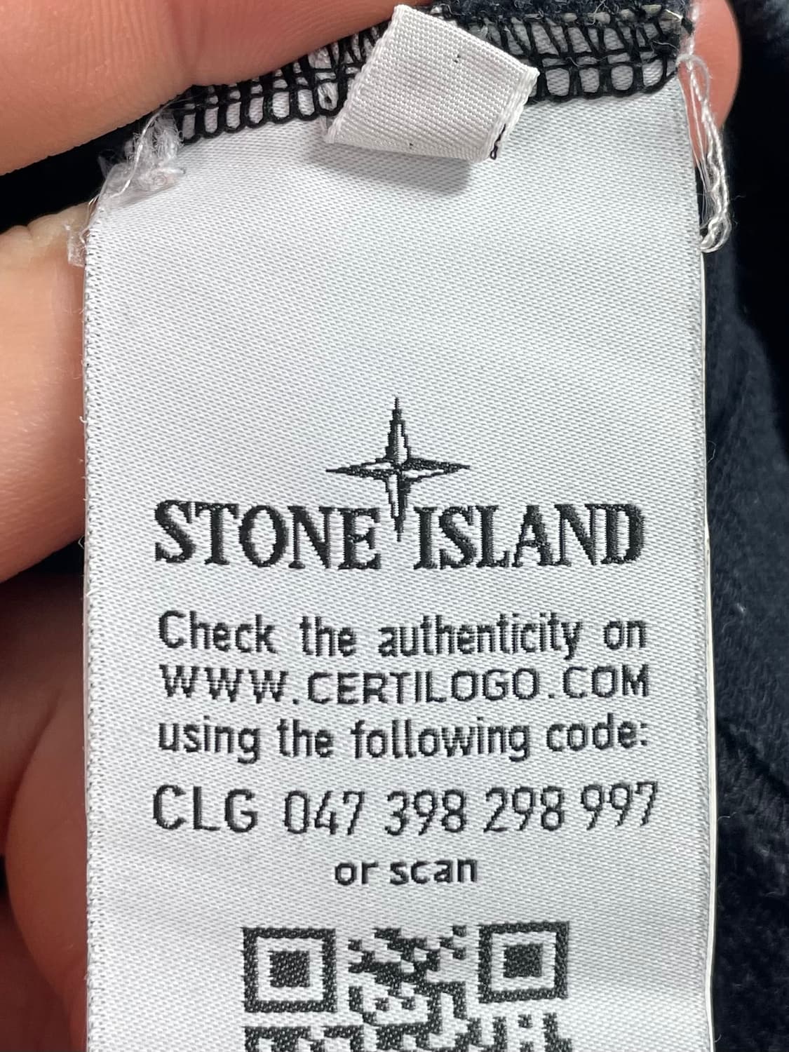 스톤아일랜드 와펜 검정 맨투맨 (on.371) 상품이미지5