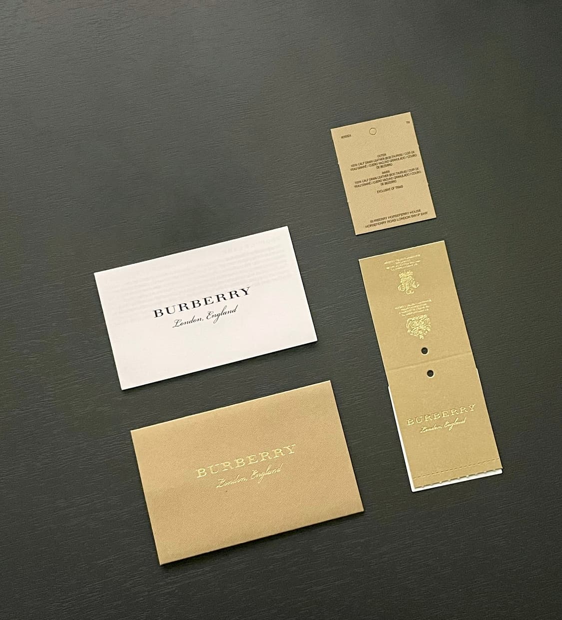 [새상품, 풀구성] 버버리 레더 기사 지갑 장지갑 Hollee EKD 상품이미지10