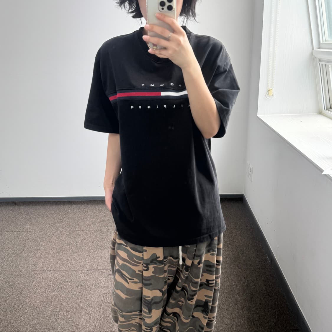 Tommy Hilfiger 타미힐피거 블랙 반팔티 상품이미지1