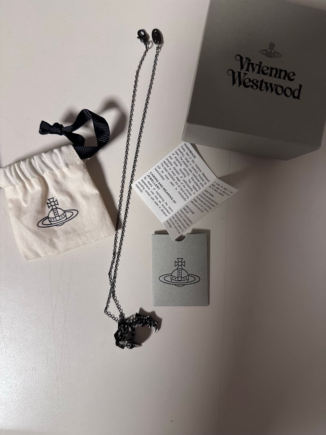 비비안 웨스트우드 박쥐 목걸이 상품이미지2