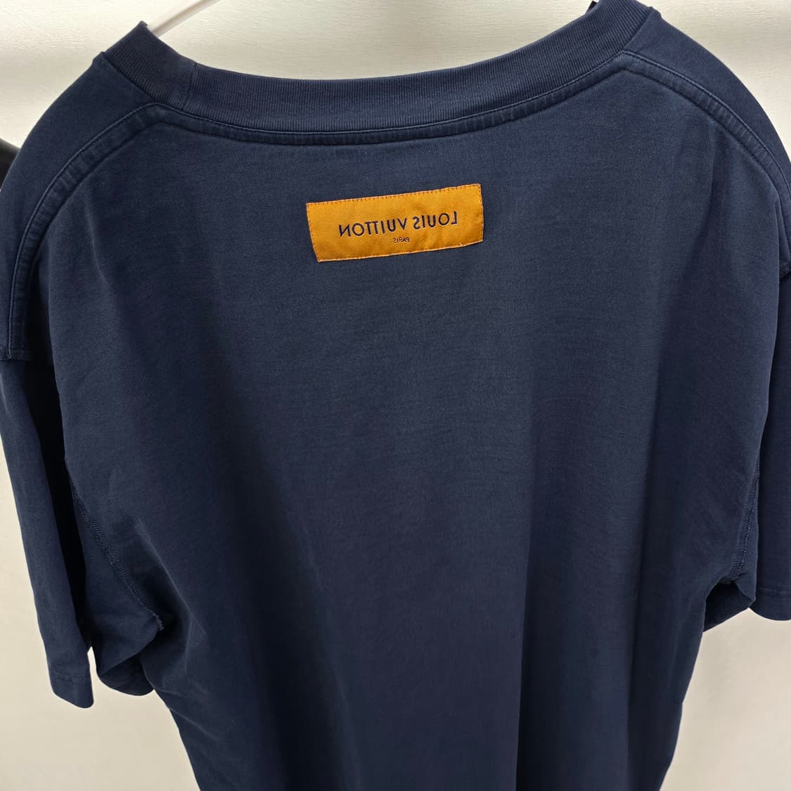 루이비통 엠보스드 LV 반팔 티셔츠 xxl사이즈 판매 상품이미지2