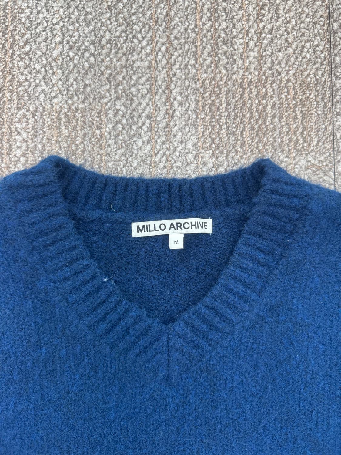 밀로 아카이브 Crop Silhouette V-Neck Knit  상품이미지2