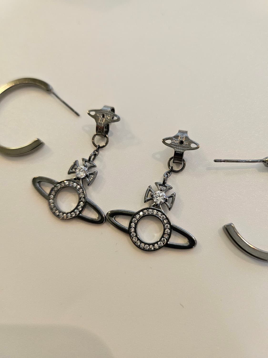 비비안웨스트우드 업사이클링 후프링 귀걸이 상품이미지1