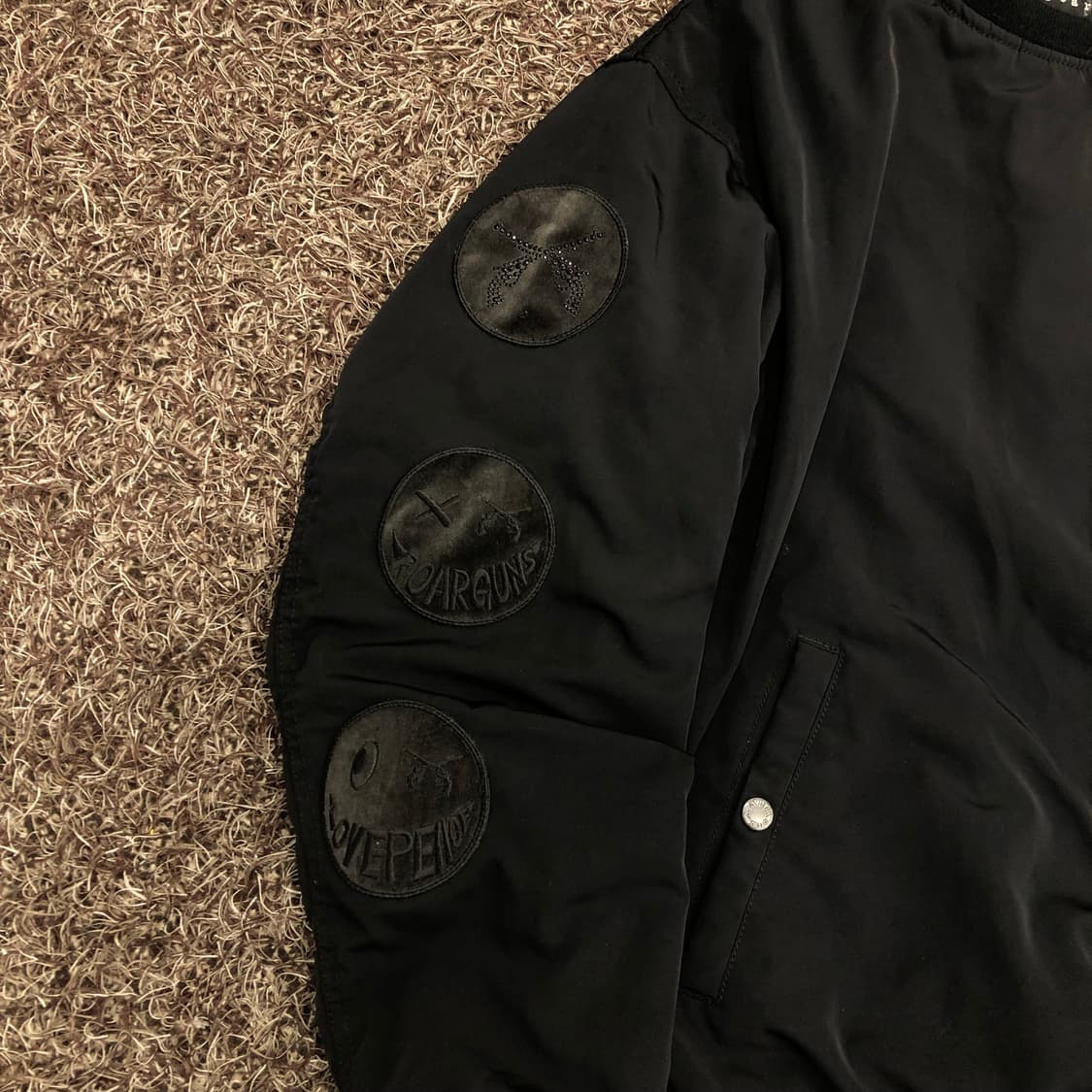 아비렉스 X 로어건즈 ma-1 패치 크루넥 상품이미지2