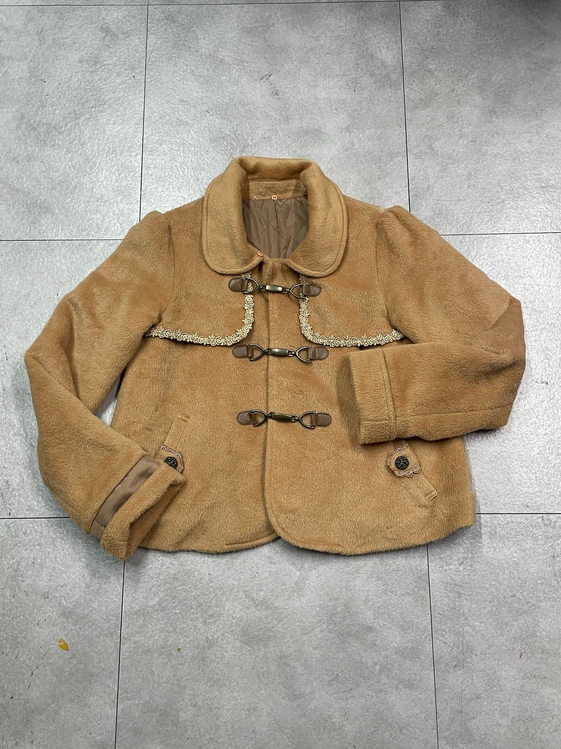 엑시즈 팜 엔틱 라운드 떡볶이 코트 상품이미지1