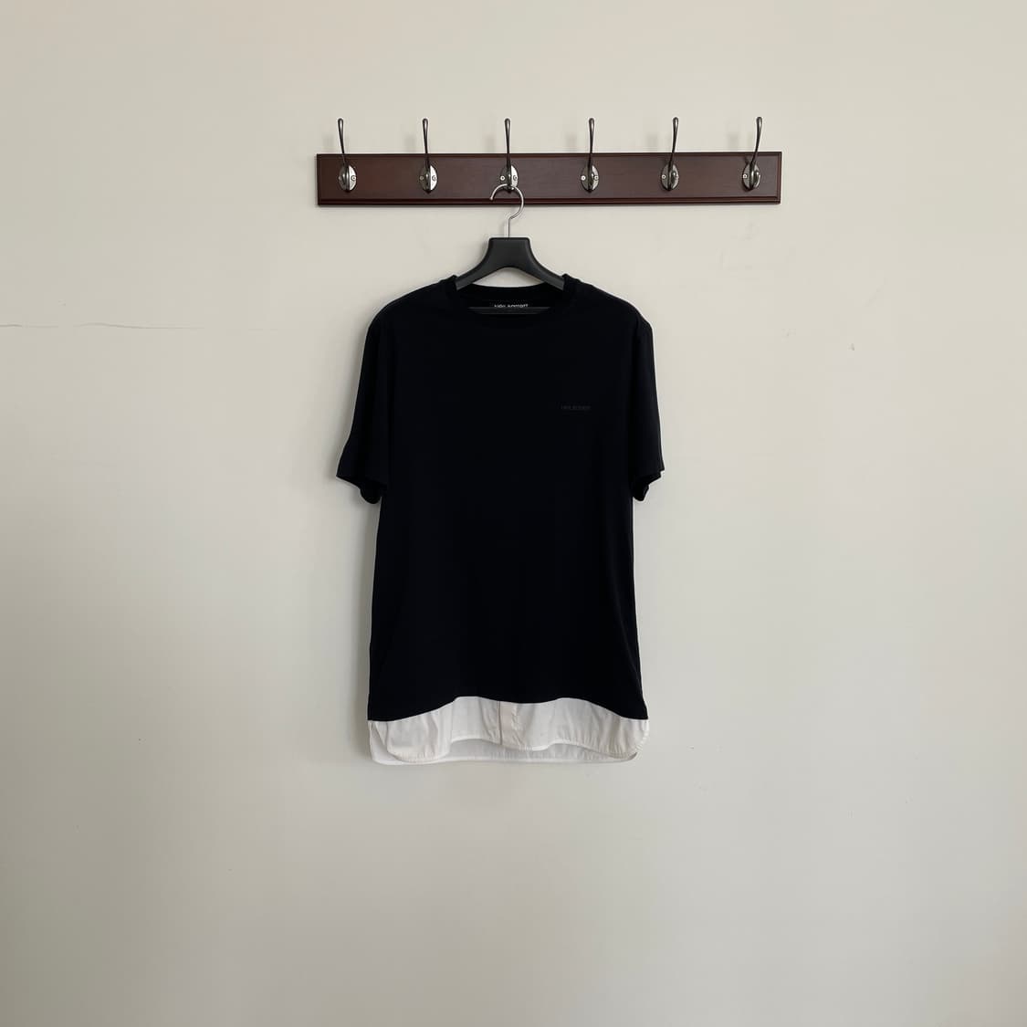 닐바렛 하단 셔츠 레이어드 블랙 반팔 티셔츠 상품이미지1