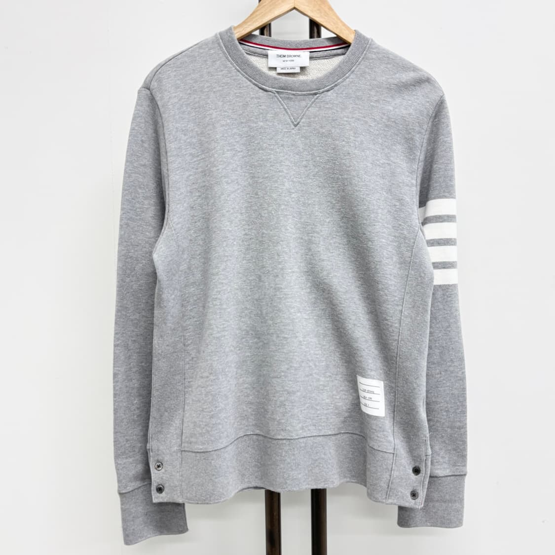 [4]톰브라운 사선완장 맨투맨 상품이미지1