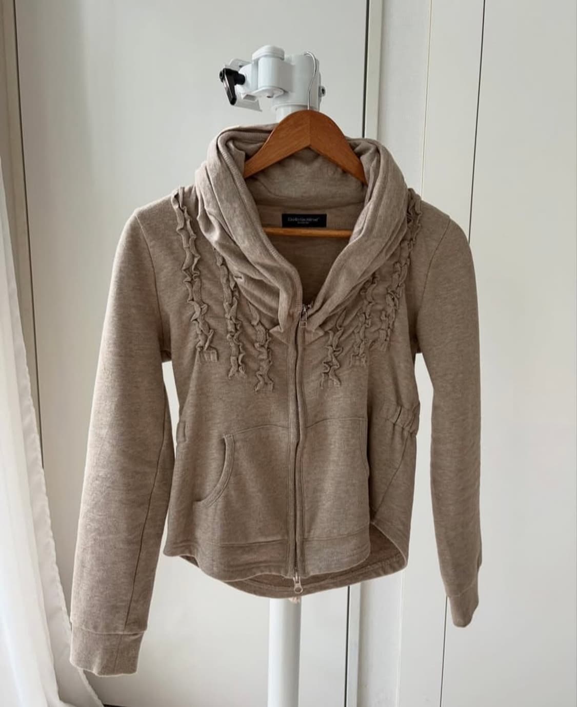 Ruffle Hoodie Zip-Up 상품이미지1