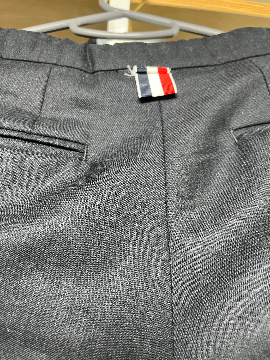 톰브라운 하이암홀 수퍼 120수 울 트윌 수트 MSC159A 00626 상품이미지5