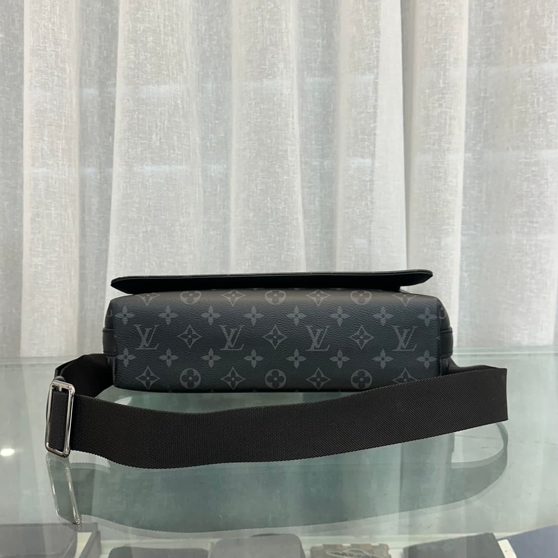 루이비통 이클립스 디스트릭트 메신저 크로스백 상품이미지5