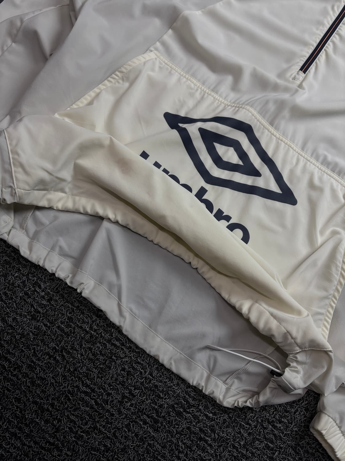 엄브로 빅로고 나일론 우븐 풀어버 아노락 웜업 1912 상품이미지3