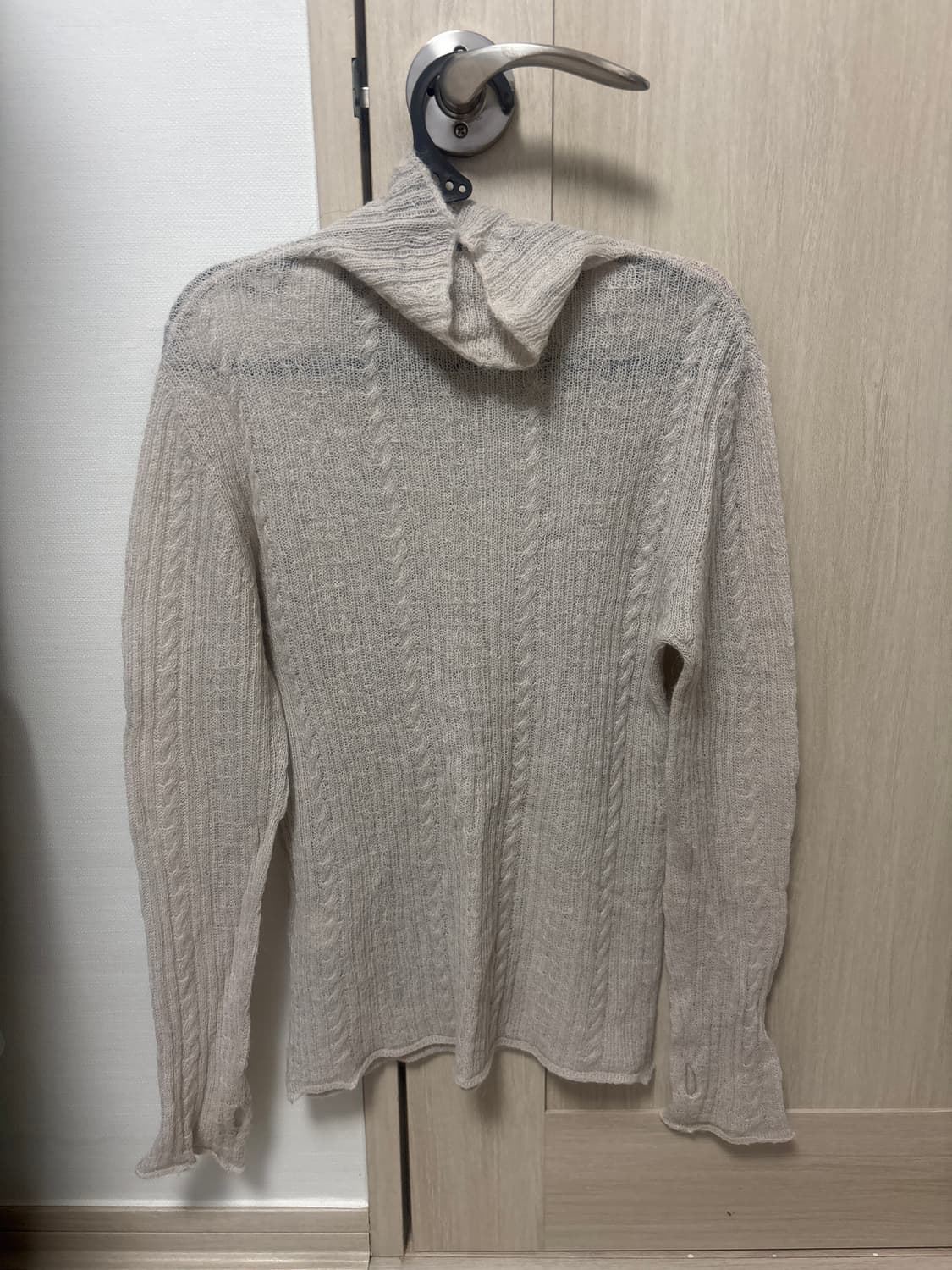 아모멘토 23fw 쉬어 터틀넥 풀오버 상품이미지4