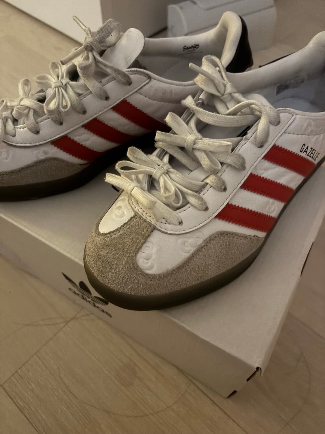 아디다스X헬로키티 가젤 240 상품이미지1