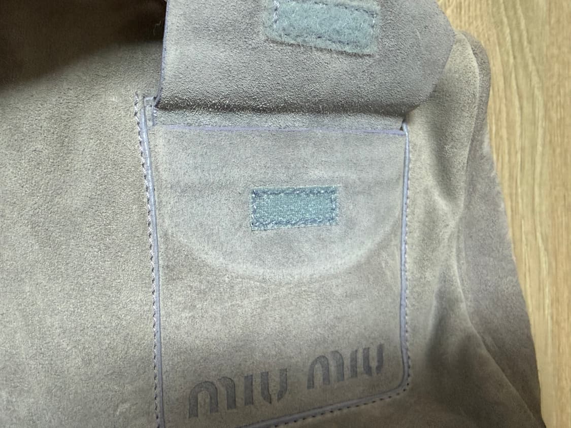 2000s 아카이브 MIU MIU 멀티 포켓 스웨이드 숄더백 상품이미지3