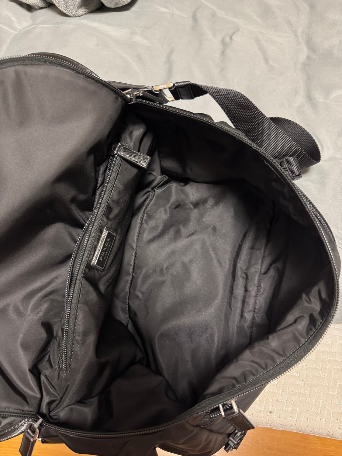 프라다 바이커백 라지 상품이미지8