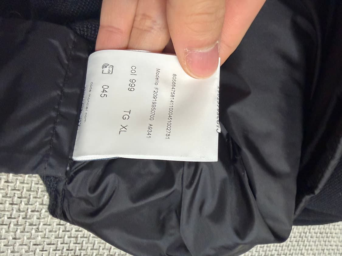 정품 몽클레어 김현우 니트패딩 XL 블랙 상품이미지4