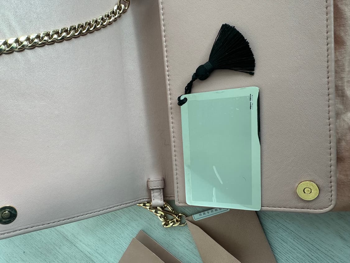 미우미우 마트라쎄 woc체인크로스백핑크 상품이미지2