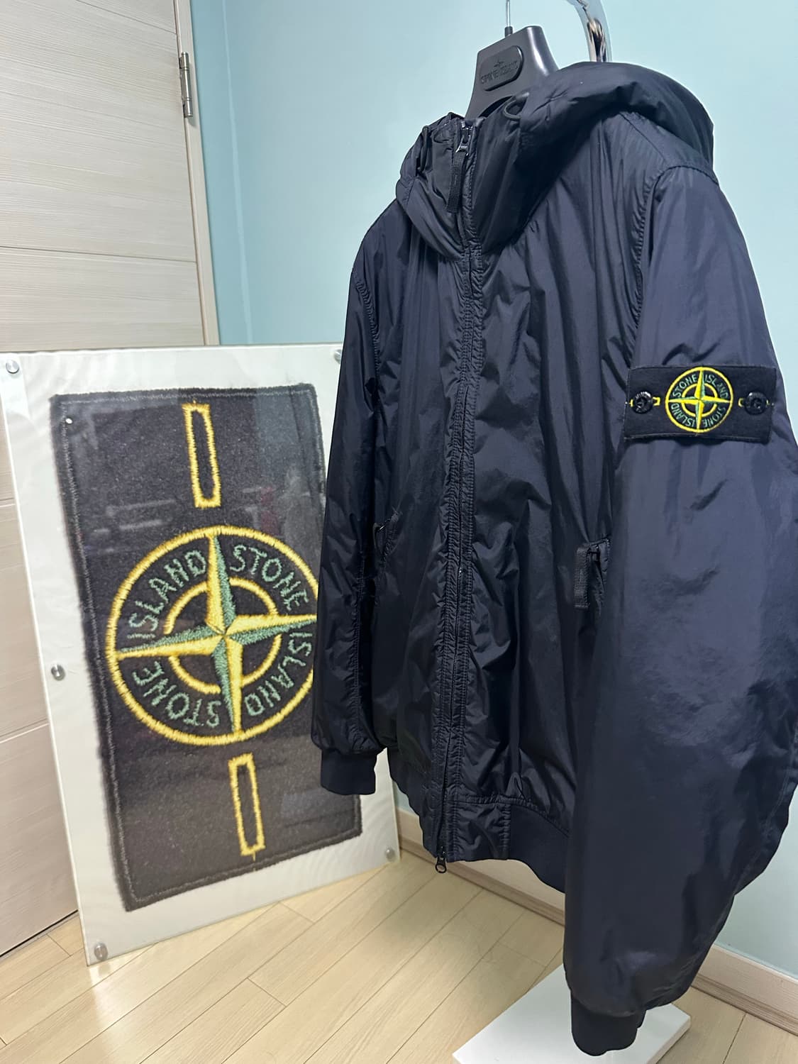 스톤아일랜드 크링클랩스 프리마로프트24Fw 네이비M사이즈 새상품급 상품이미지1