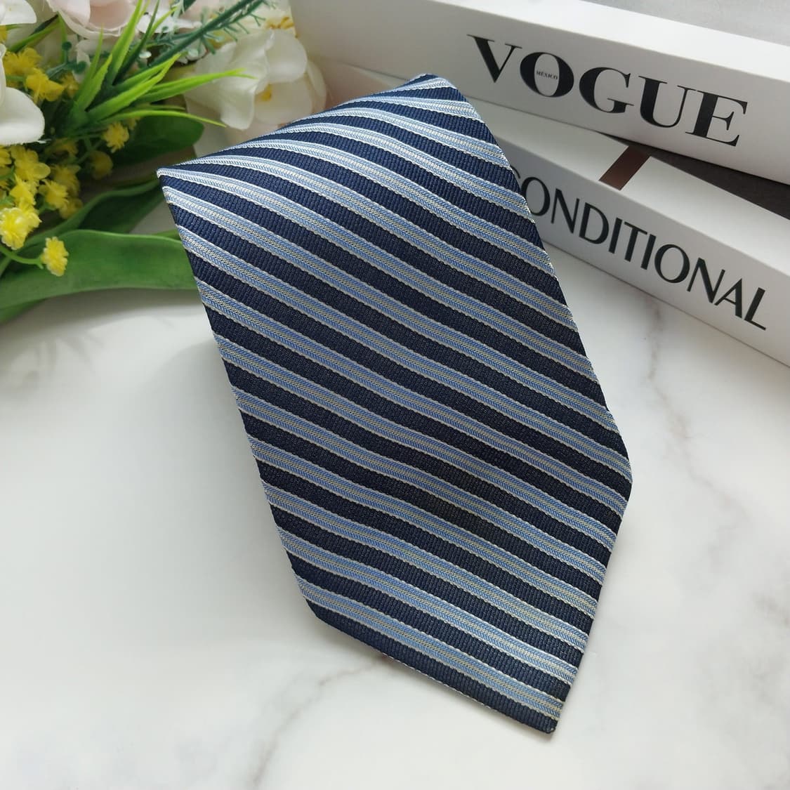 켈빈클라인 네이비 스트라이프 넥타이 8cm 슬림 B등급 K881
 상품이미지2