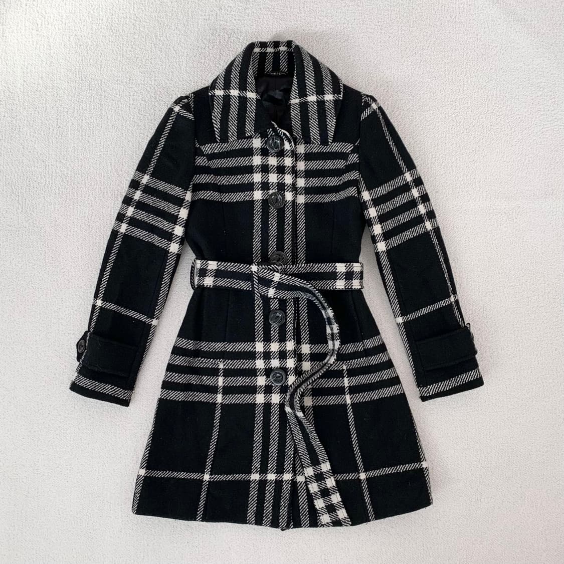 갸루 블랙x화이트 슬림핏 벨트 코트 상품이미지1