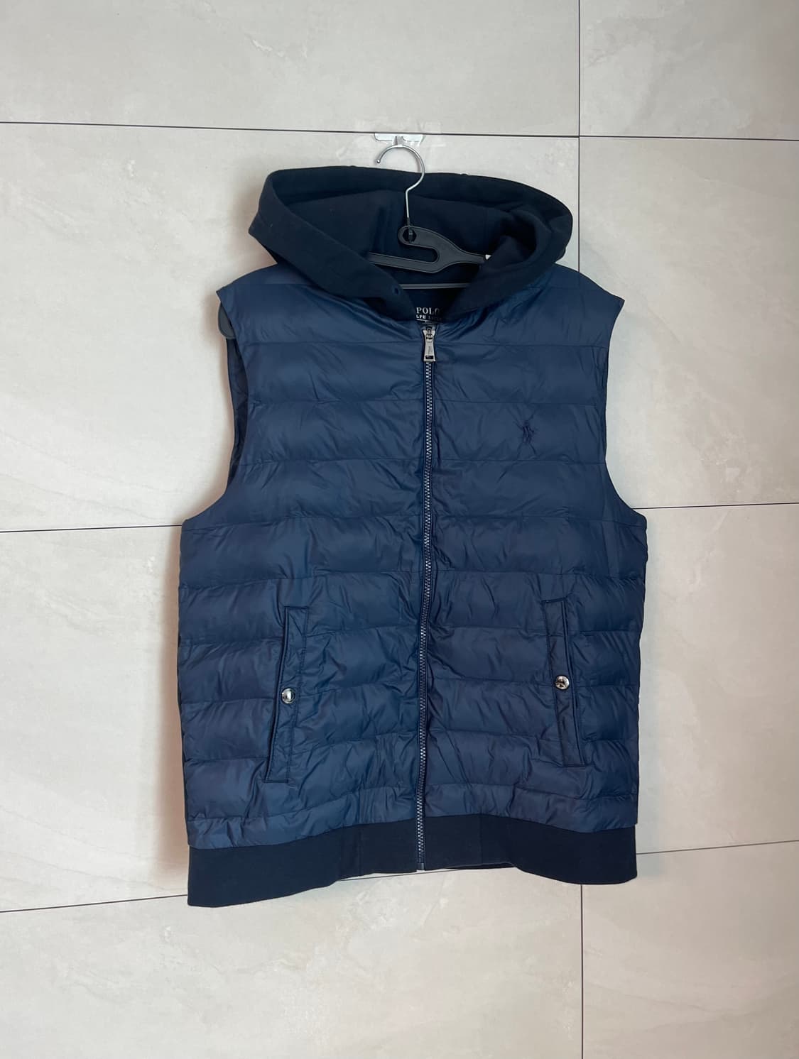 폴로 랄프로렌 후드 경량 패딩 조끼 네이비 [M] 상품이미지2