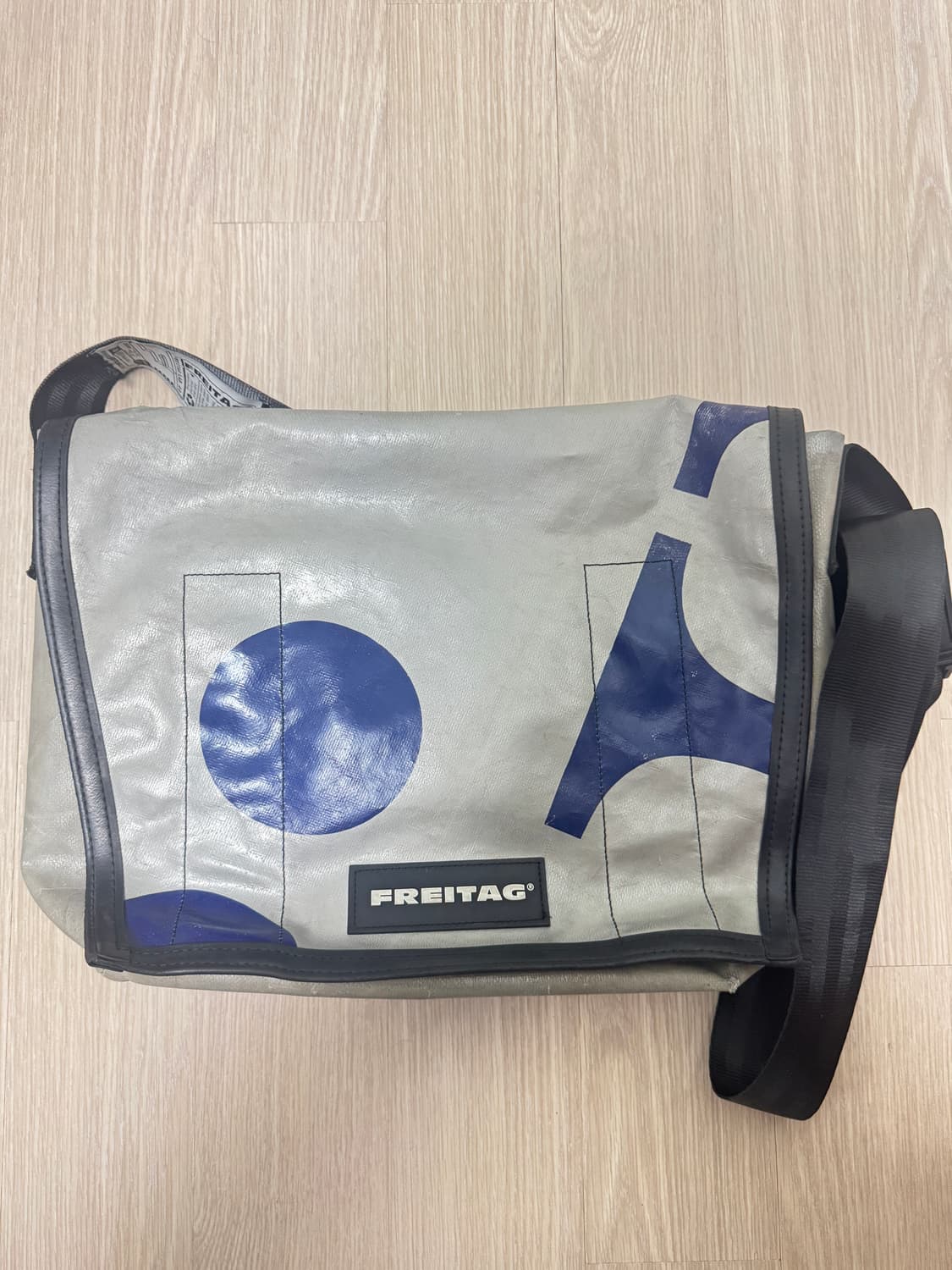 프라이탁 덱스터 가방 팝니다. 상품이미지1