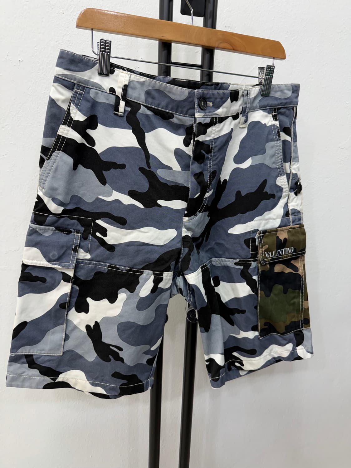 매장판정품) 발렌티노 남성 카모 반바지 48 상품이미지2