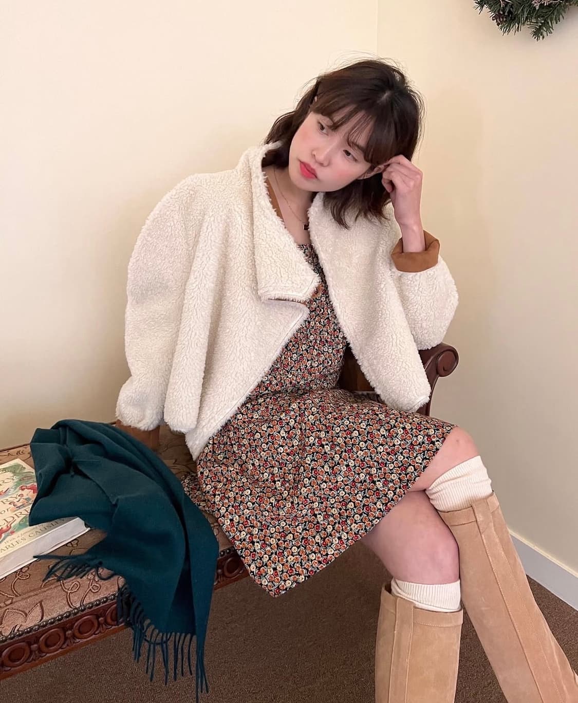 리버시블 에코퍼 크롭 하이넥 무스탕 상품이미지3