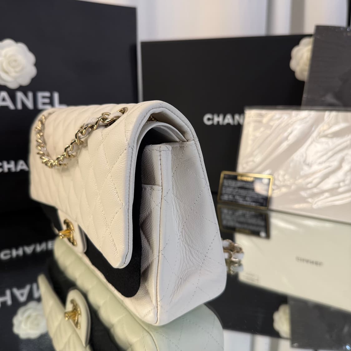 샤넬 A01112 클래식 미디움 플랩백 상품이미지4