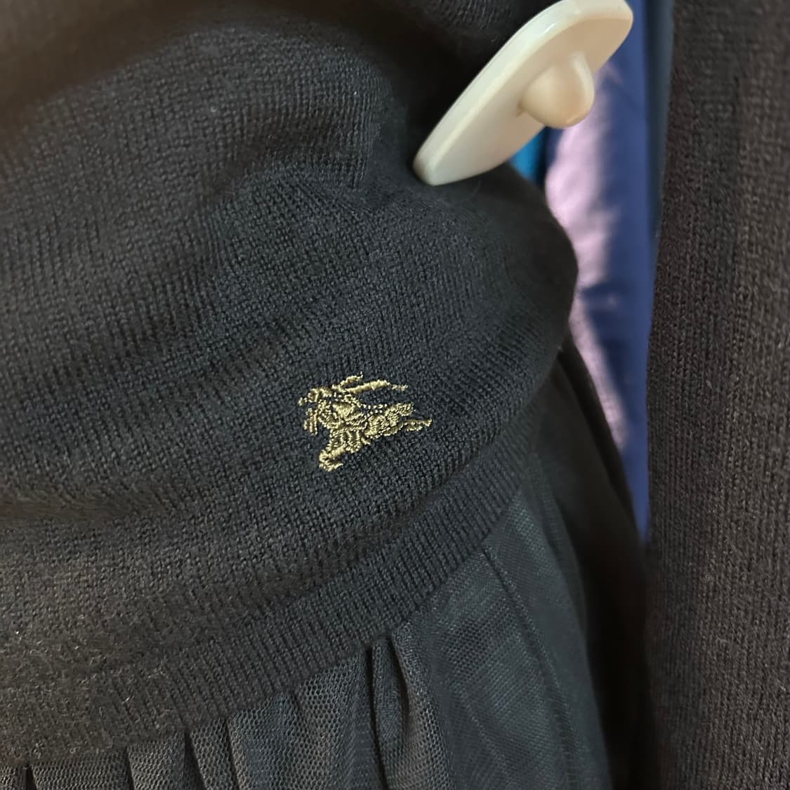 Burberry Gold Logo Knit Feminine Top 상품이미지5