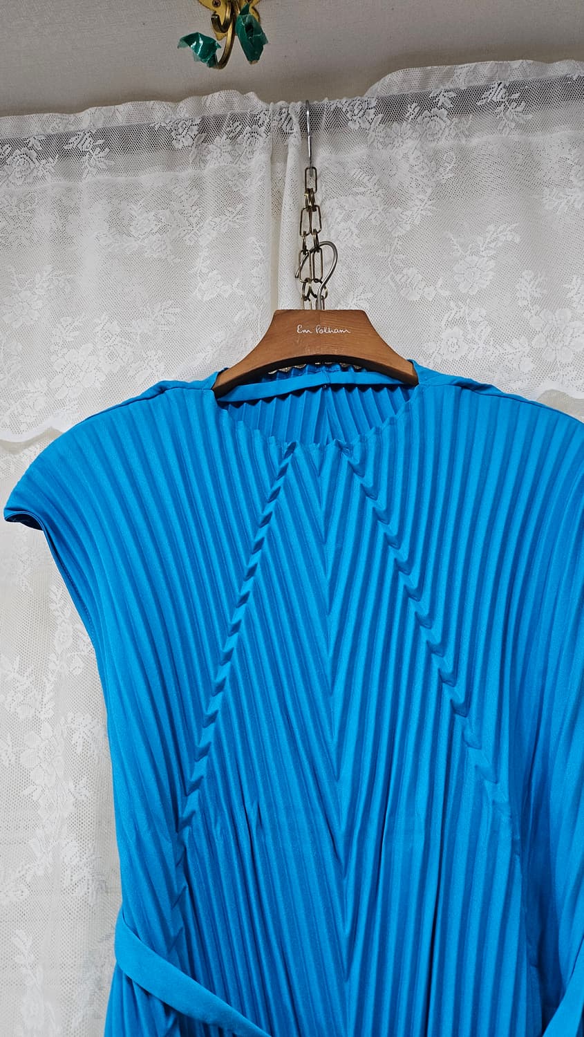 플리츠미 민소매 원피스 상품이미지4