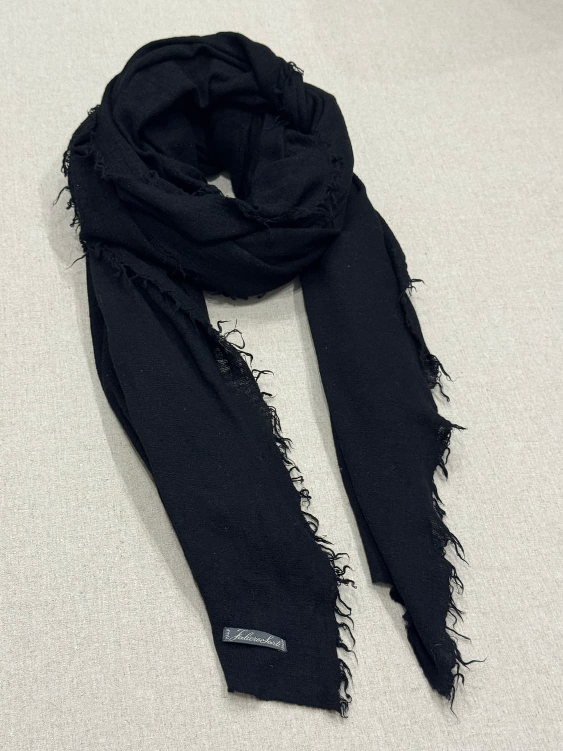 팔리에로 사르티 울실크 블랙 대형 머플러 상품이미지1