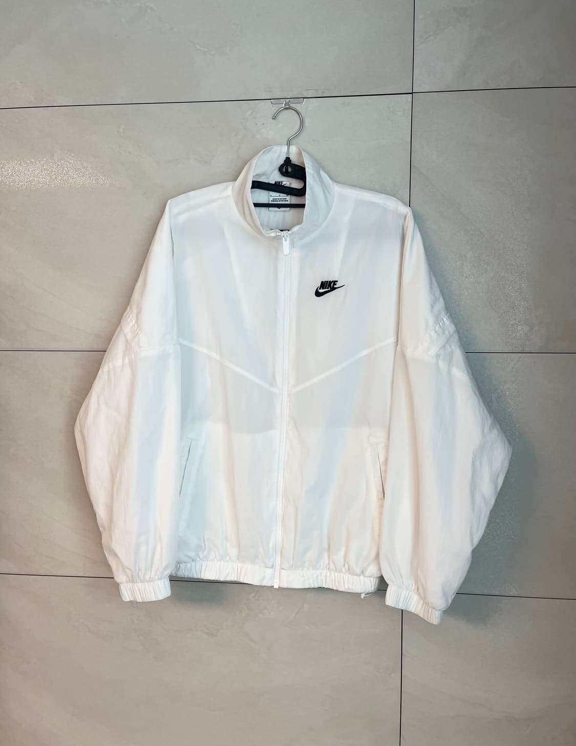 나이키 스우시 에센셜 바람막이 화이트 [S]  상품이미지3