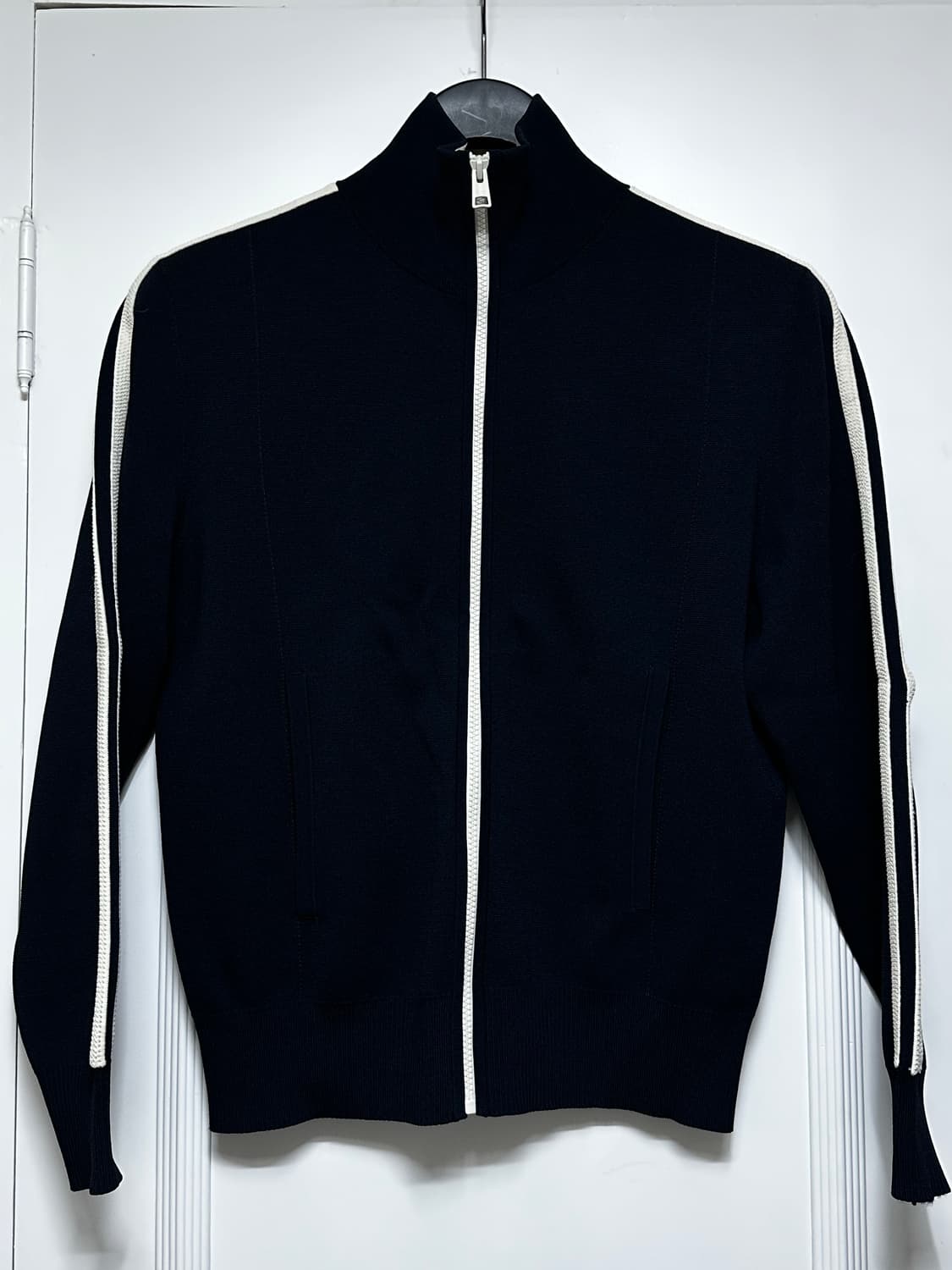 cos 컨트래스트 스트라이프 니티드 트랙 재킷 상품이미지1