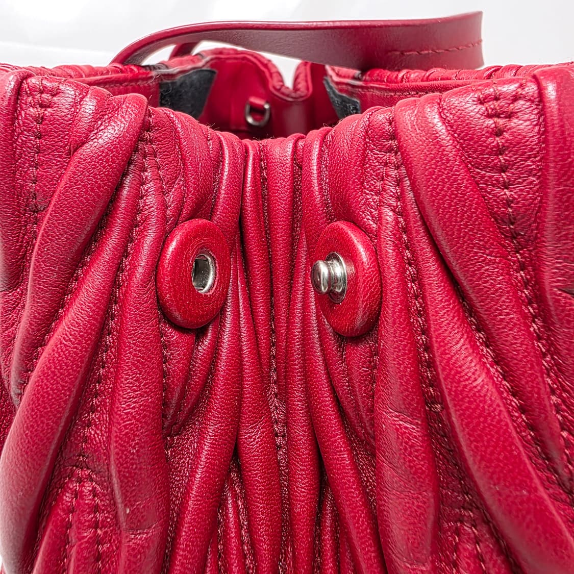 MIU MIU 미우미우 마테라쎄 나파 가죽 토트백 상품이미지8