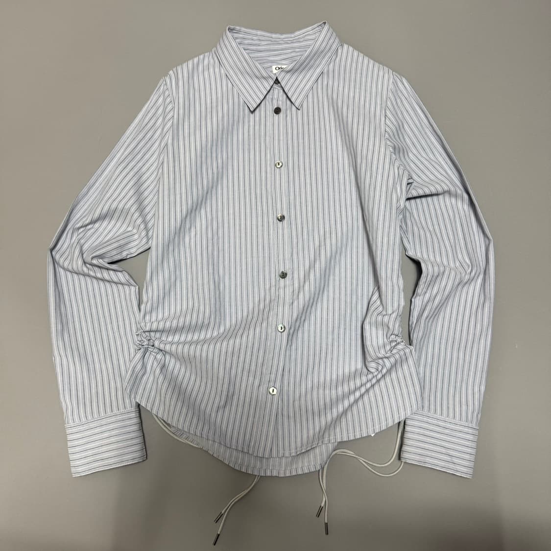 Oriens by 저널스탠다드 블루 스트라이프 코튼 스트랩 셔링 셔츠 상품이미지5